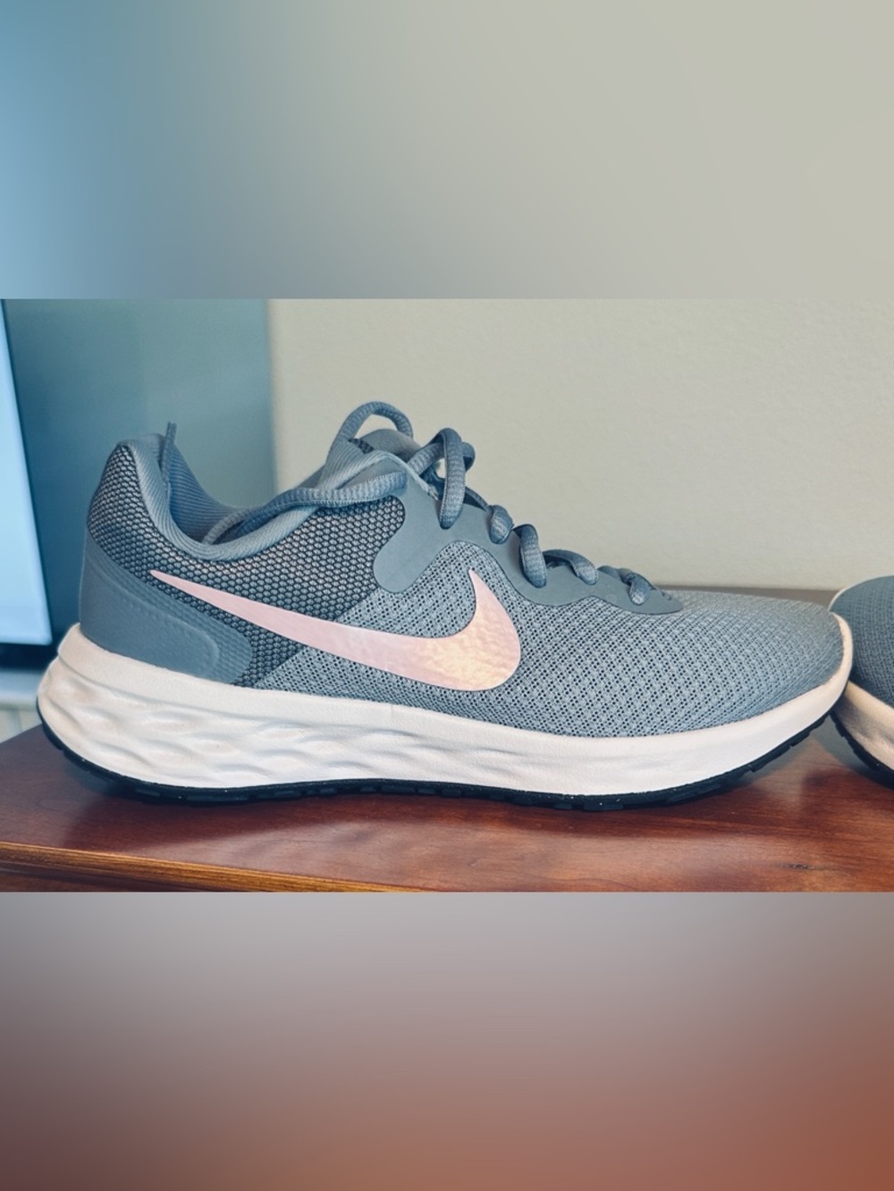 Nike Women’s 6.5 Sneaker EXCELLENT CONDITION!!🔥🔥